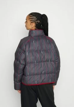 Jordan PUFF CORE - Chaqueta De Invierno - Black/varsity Red , Mujer -Jordan Tienda Oficial c9d1a8eb93cc4cd18425dcf2bd523778