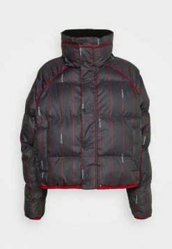 Jordan PUFF CORE - Chaqueta De Invierno - Black/varsity Red , Mujer -Jordan Tienda Oficial d447e173e30a44bba5b6a18d902eecd8