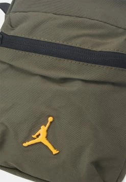 Jordan AIRBORNE FESTIVAL BAG - Bandolera - Medium Olive , Hombre -Jordan Tienda Oficial d9f7f2cb0a2641aead0ab9e60d832927