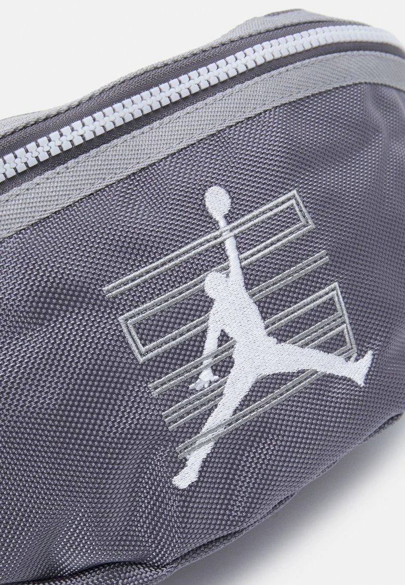 Jordan COOL SMALL ITEM - Riñonera - Gunsmoke , Niños 6 Jordan COOL SMALL ITEM - Riñonera - Gunsmoke , Niños - Imagen 4