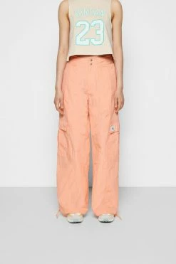 Jordan ESSEN UTILITY PANT - Pantalones Cargo - Crimson Bliss , Mujer -Jordan Tienda Oficial dfe445689e0c47c3b6d1b02c6b9b42a3