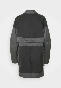 Jordan NEXT UTILITY JACKET - Abrigo Corto - Black/iron Grey/black, Mujer -Jordan Tienda Oficial e84f5a209cef4ec9b8ddb720eacdf94e