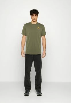 Jordan JUMPMAN CREW - Camiseta Básica - Medium Olive/light Curry , Hombre -Jordan Tienda Oficial e88a0b3724ca420dbbaff2f22f9ebf2e