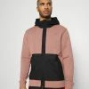Jordan Sudadera Con Cremallera - Fossil Rose/black/silver , Hombre 2 Jordan Sudadera Con Cremallera - Fossil Rose/black/silver , Hombre -Jordan Tienda Oficial e8f332b3effa48979bf6177eb0be6663