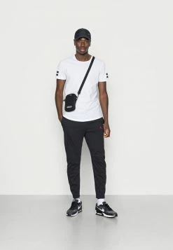 Jordan WARMUP PANT - Pantalones Deportivos - Black , Hombre 8 Jordan WARMUP PANT - Pantalones Deportivos - Black , Hombre -Jordan Tienda Oficial edd34632fd7f46f4b1e41df3cc3f5b76