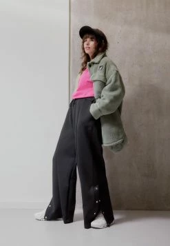 Jordan NEW CLASSICS SUIT - Pantalones Deportivos - Black , Mujer