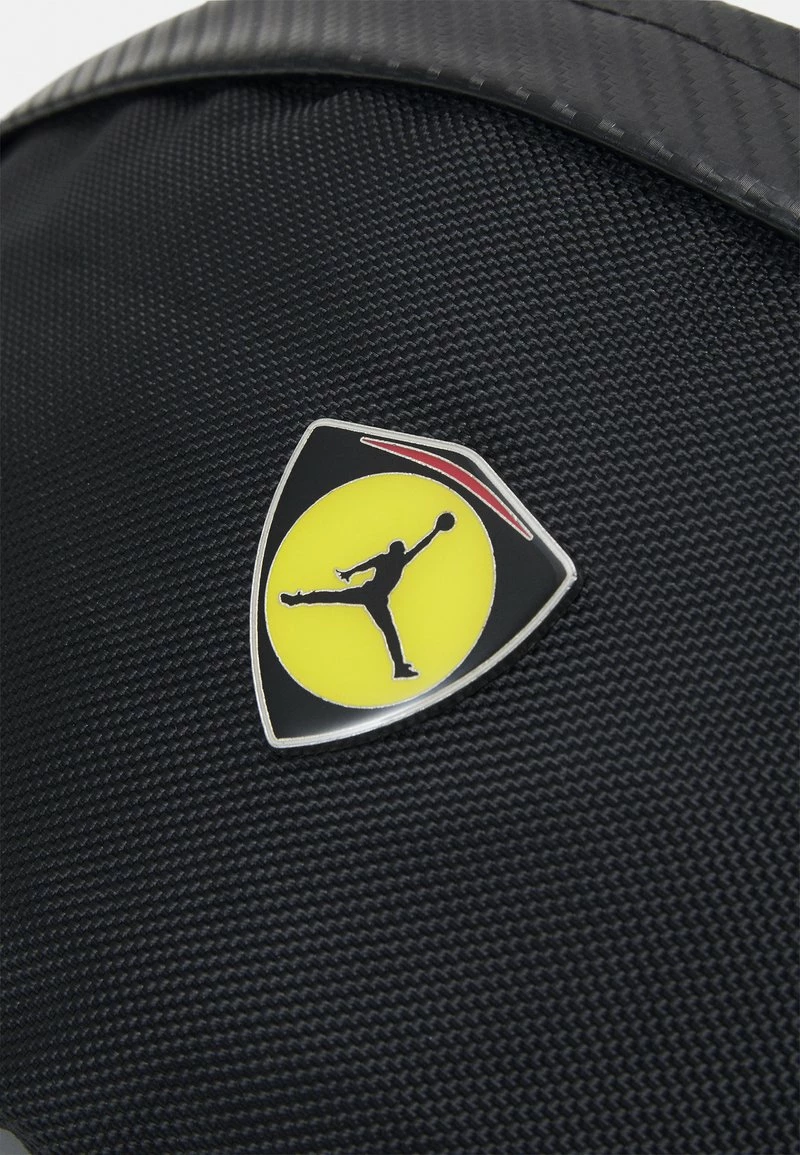 Jordan MOTO CROSSBODY BAG - Riñonera - Black , Hombre 6 Jordan MOTO CROSSBODY BAG - Riñonera - Black , Hombre - Imagen 4